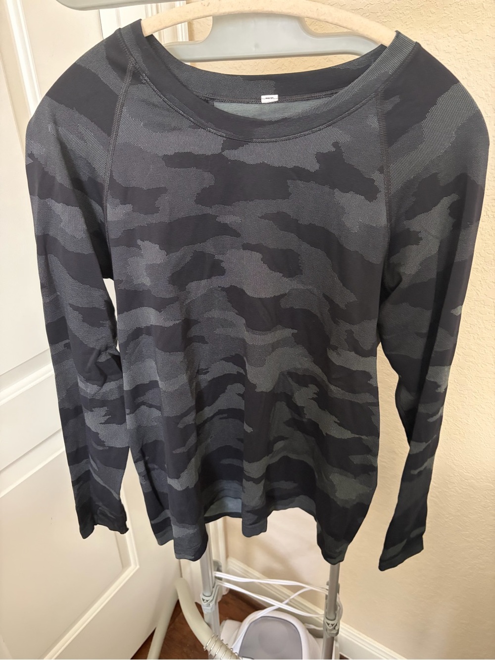 Athleta Women's Long-Sleeve Camo Tee - Black & Gray